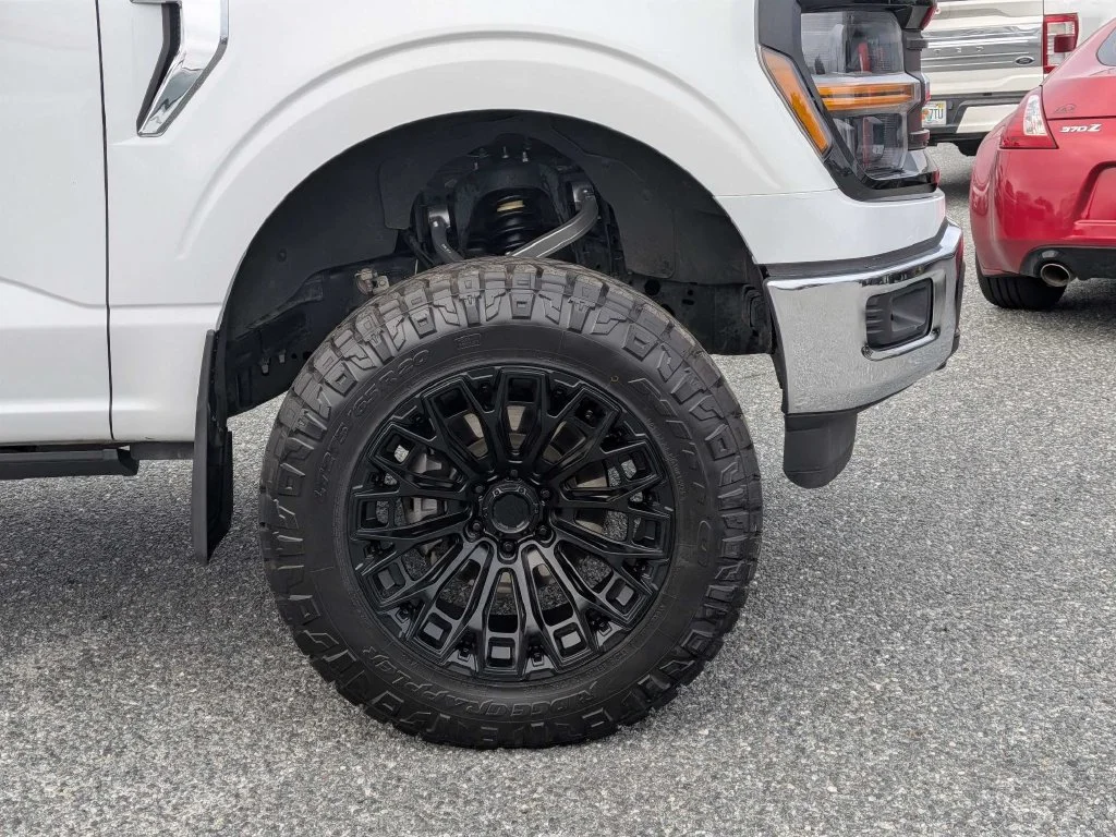 Certified Used 2025 Oxford White Ford XLT image 11
