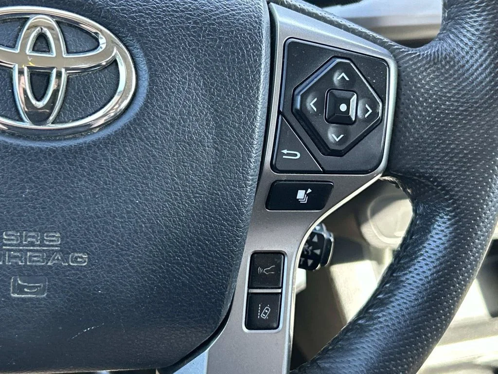 Used 2020 White Toyota SR5 image 28