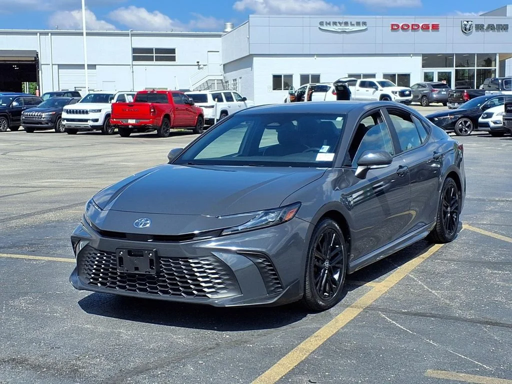 Used 2025 Toyota Camry SE with VIN 4T1DAACK9SU586142 for sale in Kansas City