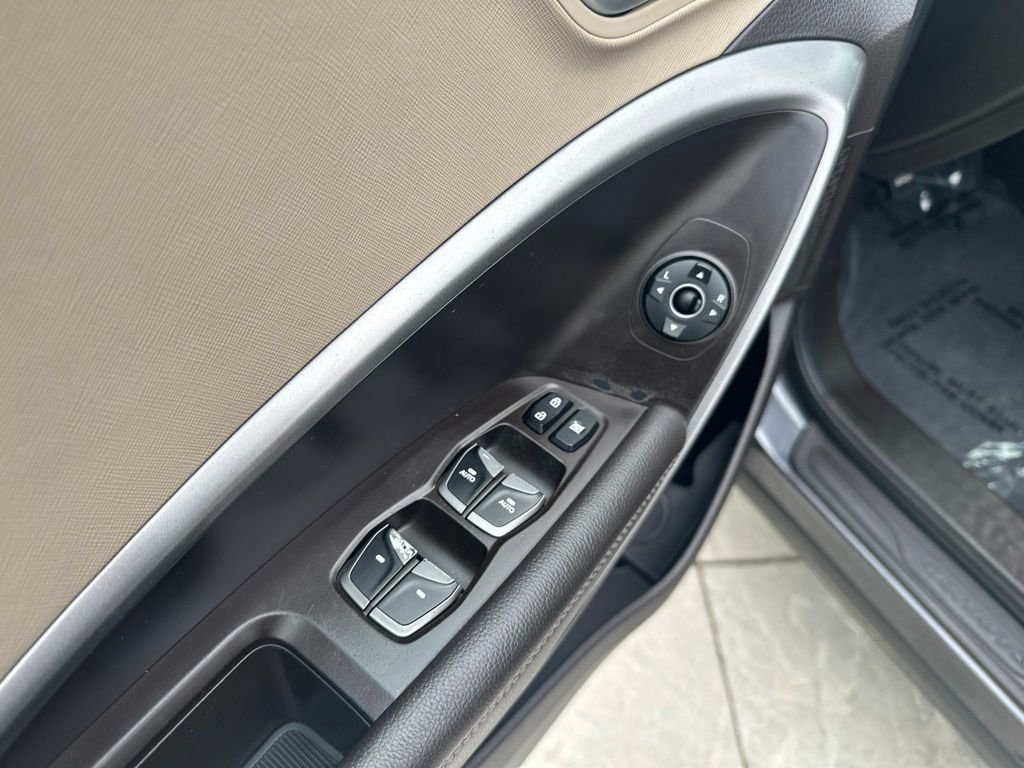 Used 2017 Gray Hyundai 2.4 Base image 9