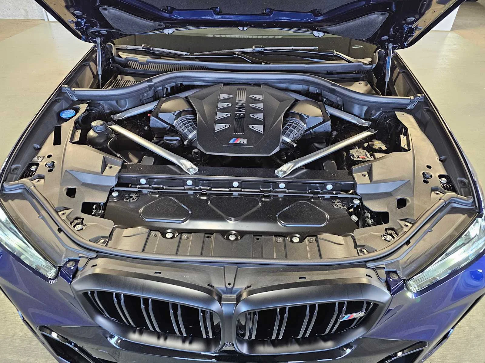 New 2026 Tanzanite Blue II Metallic BMW M60i image 9