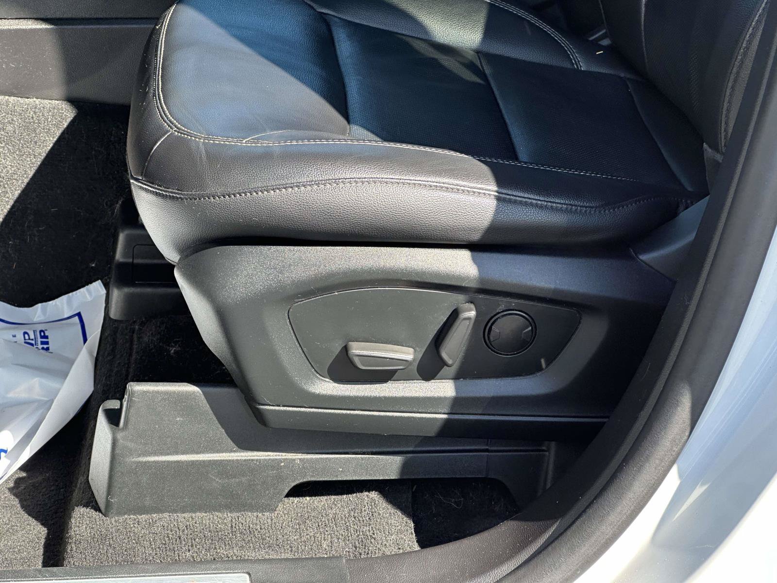 Used 2023 White Ford Limited image 17