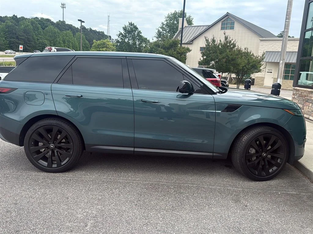 Used 2025 Giola Green Metallic Land Rover SE image 5