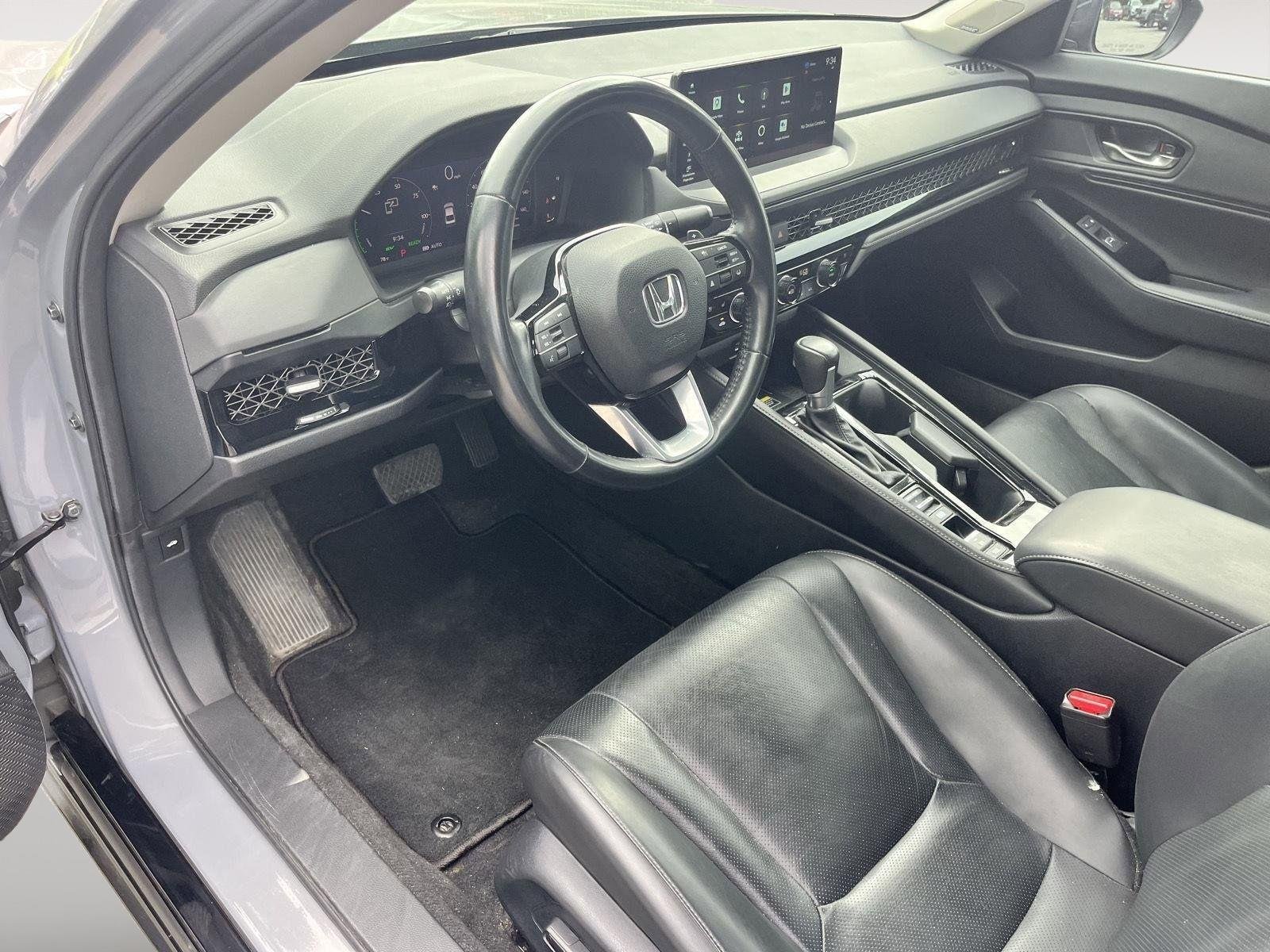 Used 2024 Urban Gray Pearl Honda Touring image 33