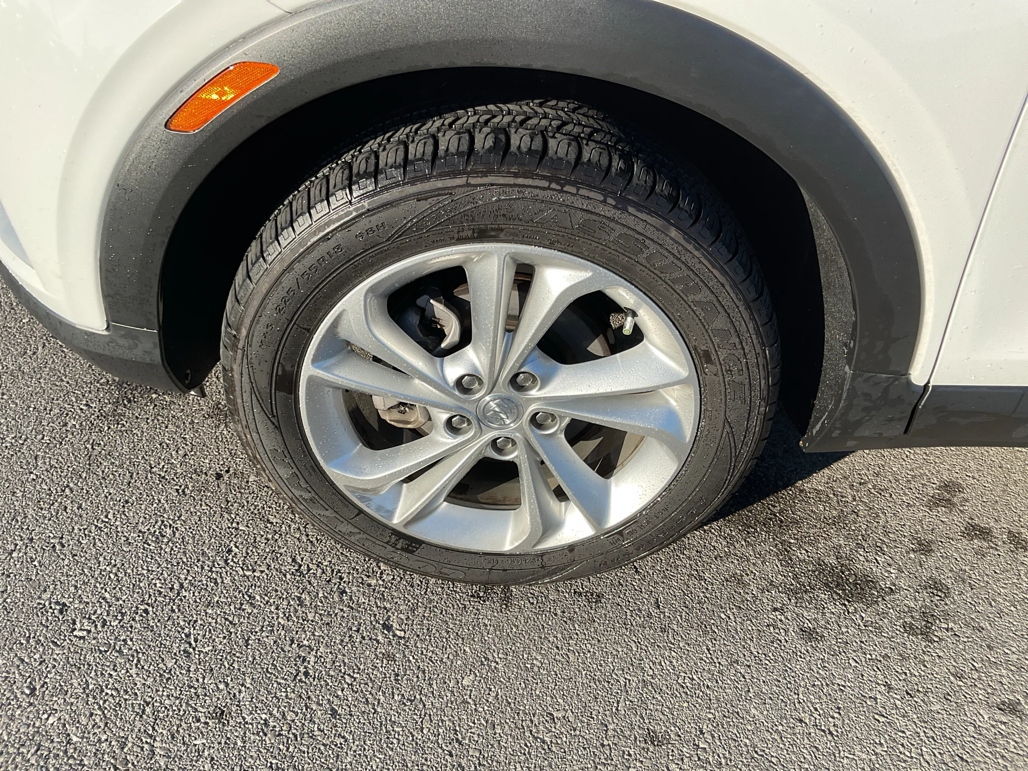 Used 2023 Summit White Buick Preferred image 3