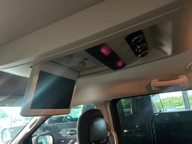 Used 2017 Octane Red Pear Dodge SE image 4