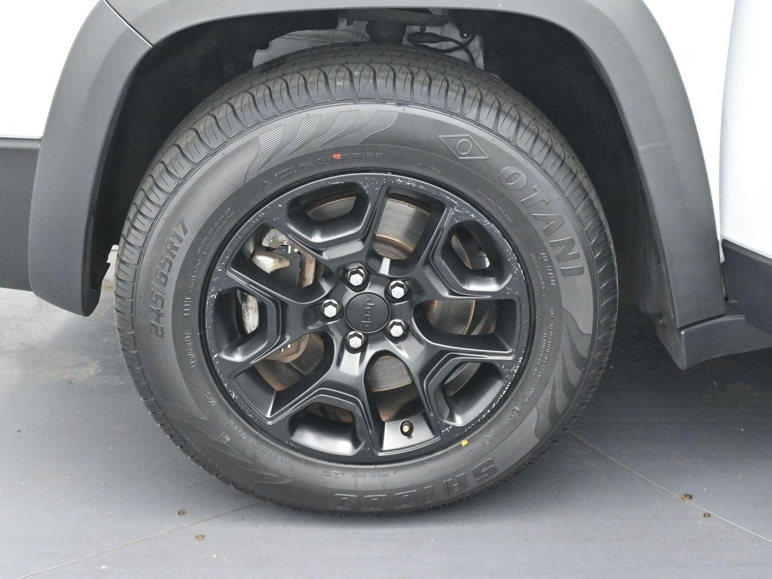 Used 2022 White Jeep Trailhawk image 33