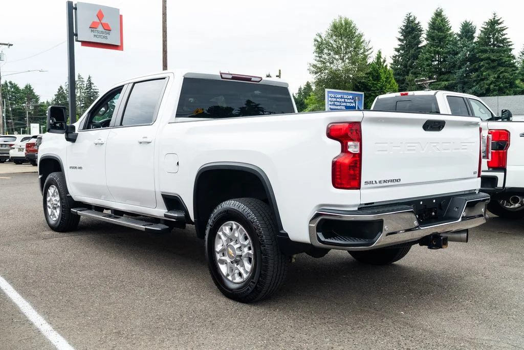 Used 2021 White Chevrolet LT image 4