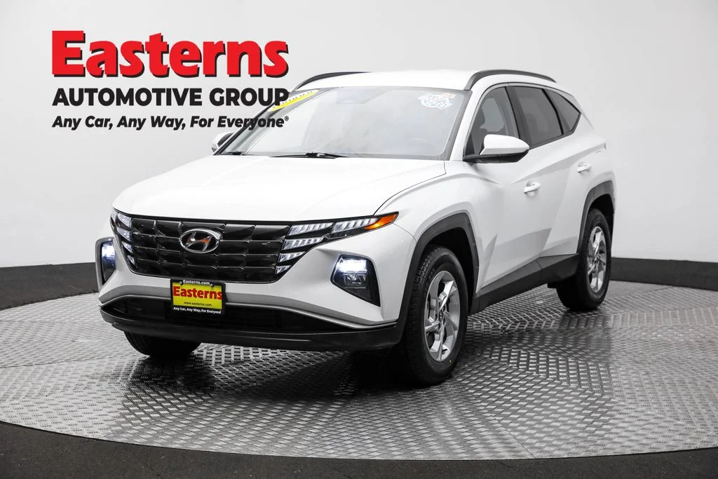 Used 2024 White Hyundai SEL image 1