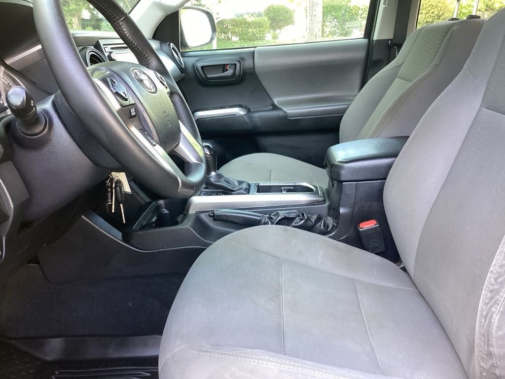 Used 2017 Gray Toyota SR5 image 3