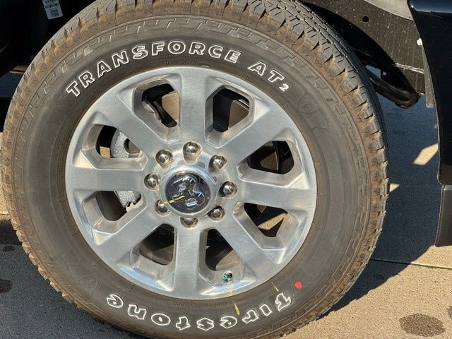 New 2026 Diamond Black Crystal Pearl-Coat Exterior Paint RAM Laramie image 43