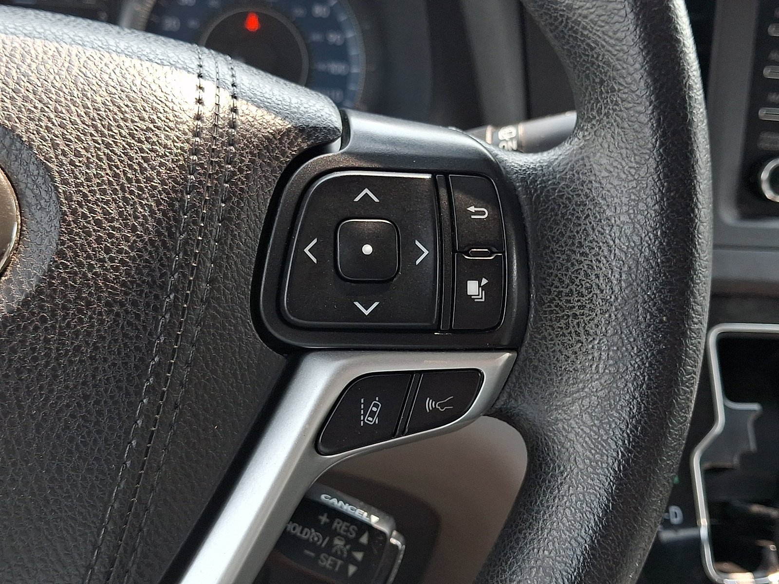 Used 2019 Predawn Gray Mica   1H1 Toyota LE Auto Access Seat image 24
