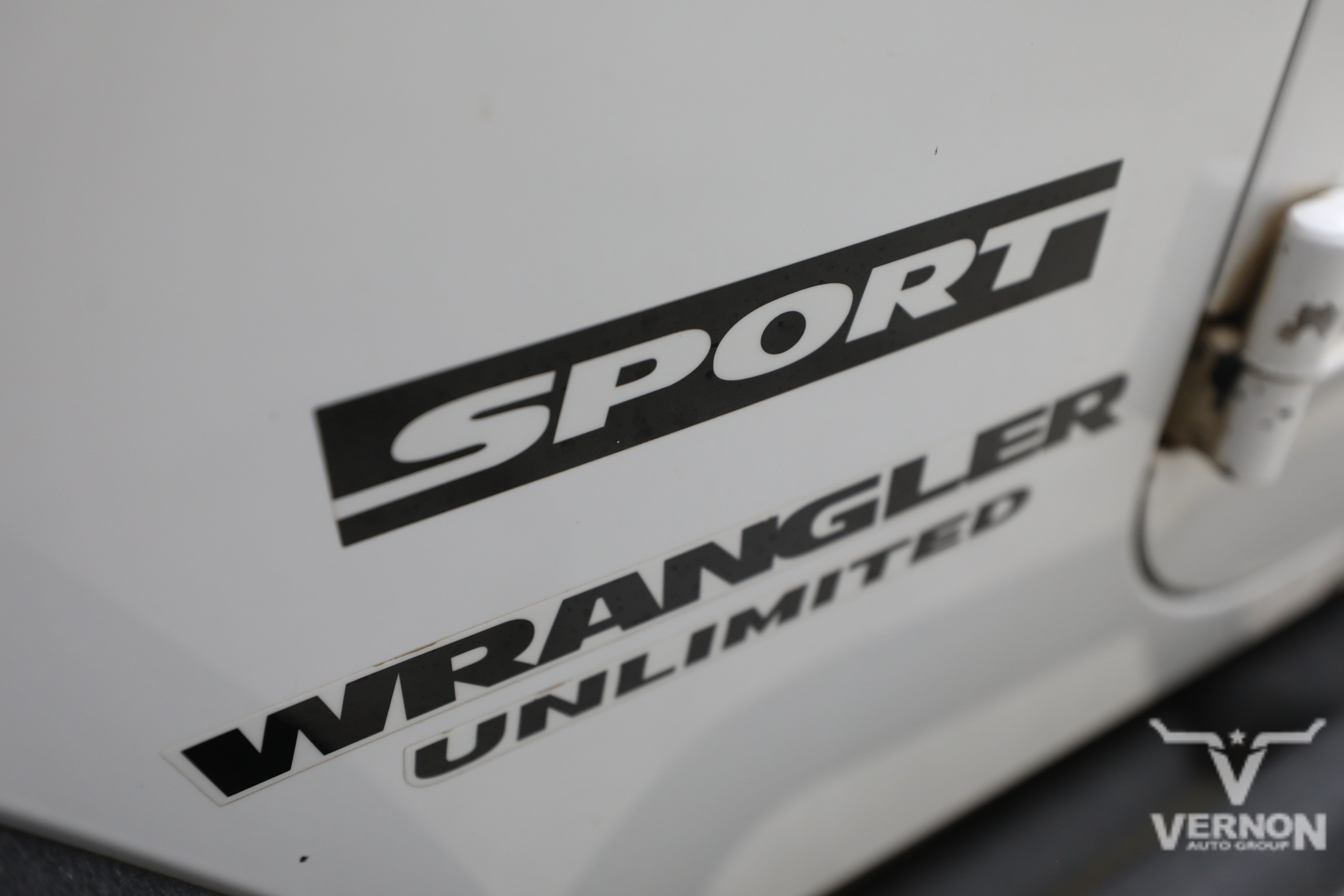 Used 2015 Bright White Clearcoat Jeep Y image 11