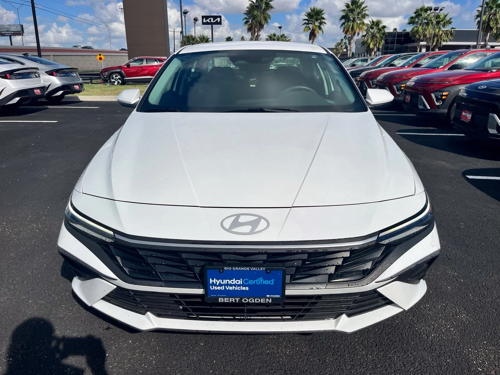 Used 2025 White Hyundai SE image 2