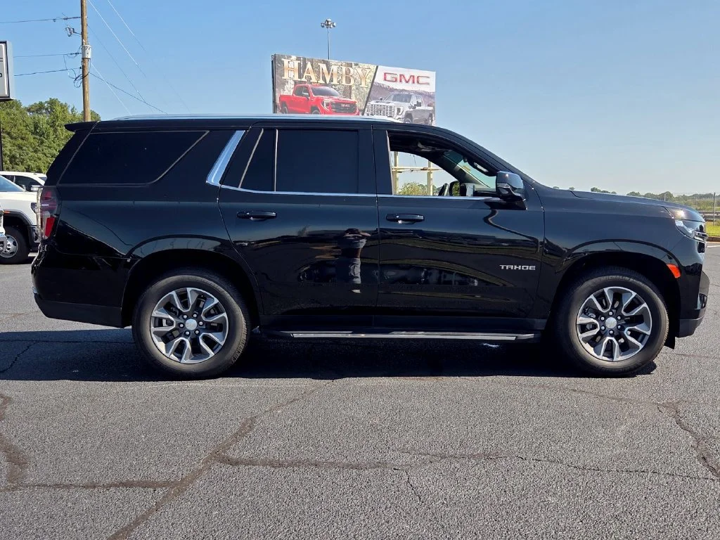 Used 2023 BLACK Chevrolet LT image 17