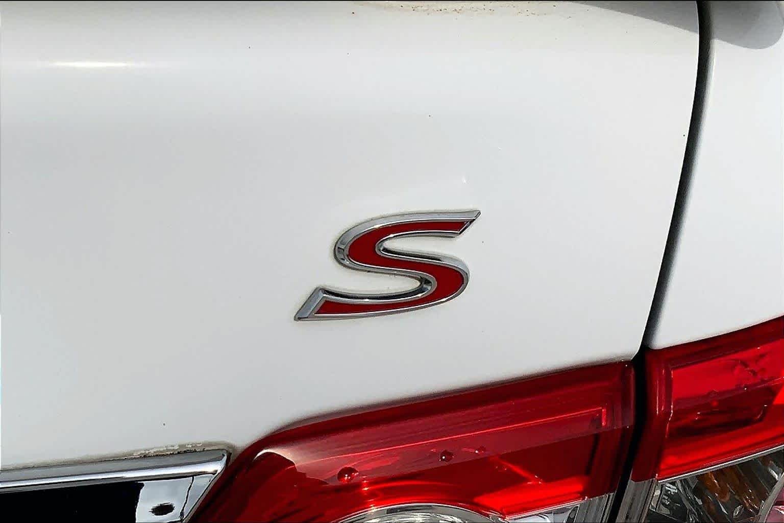 Used 2011 Super White Toyota S image 9