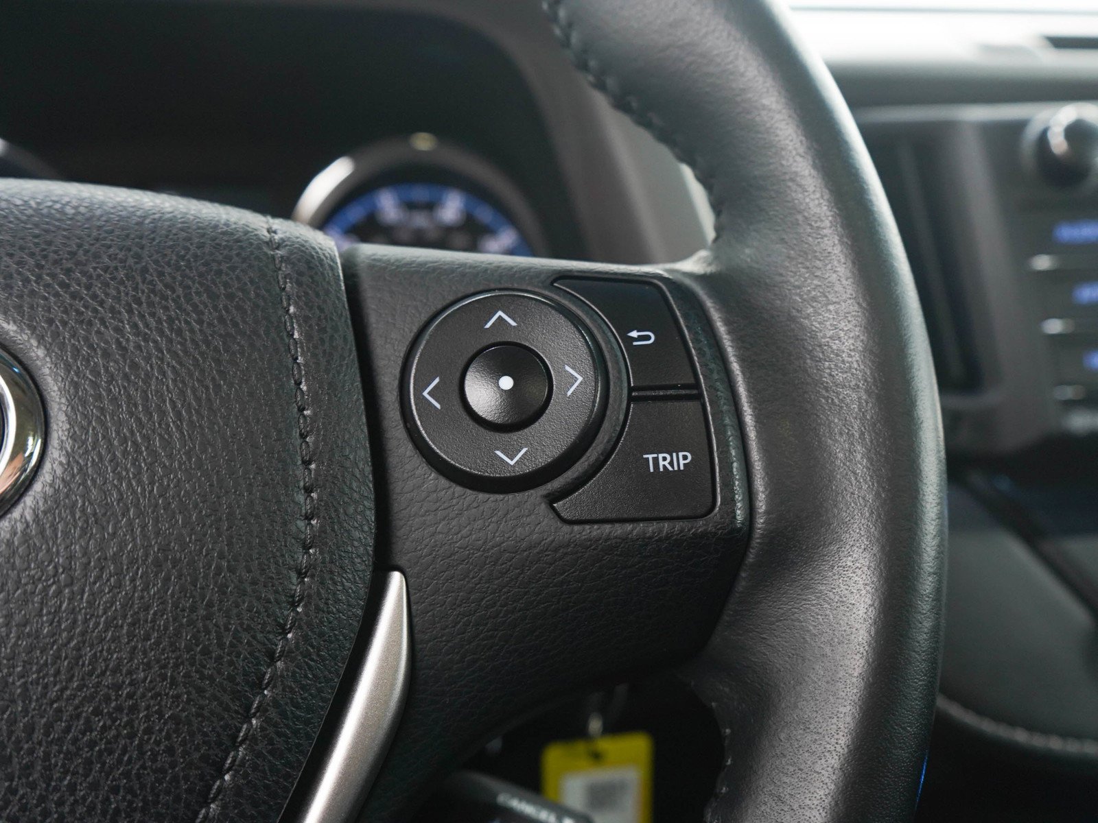 Used 2016 Black Toyota AWD 4dr XLE image 26
