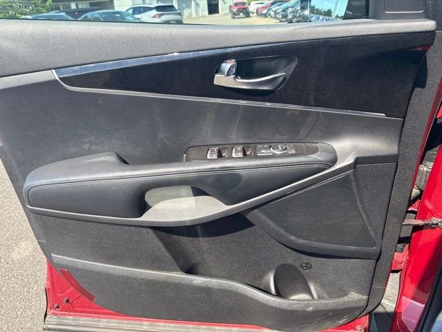 Used 2017 Red Kia LX image 19