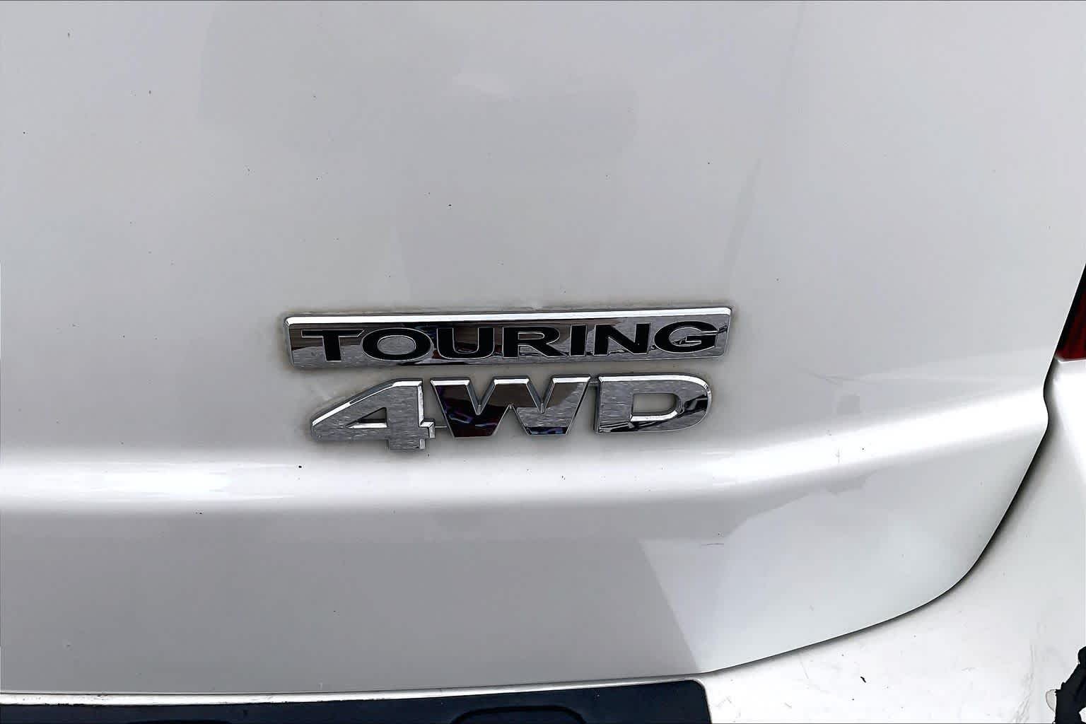 Used 2014 White Diamond Pearl Honda Touring image 9