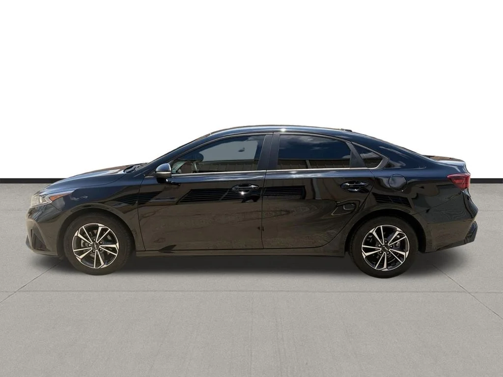 Used 2023 Aurora Black Pearl Kia LXS image 8