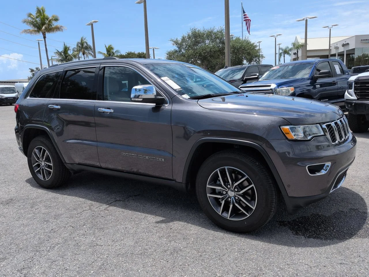 Used 2018 Granite Crystal Metallic Clearcoat Jeep Limited image 2