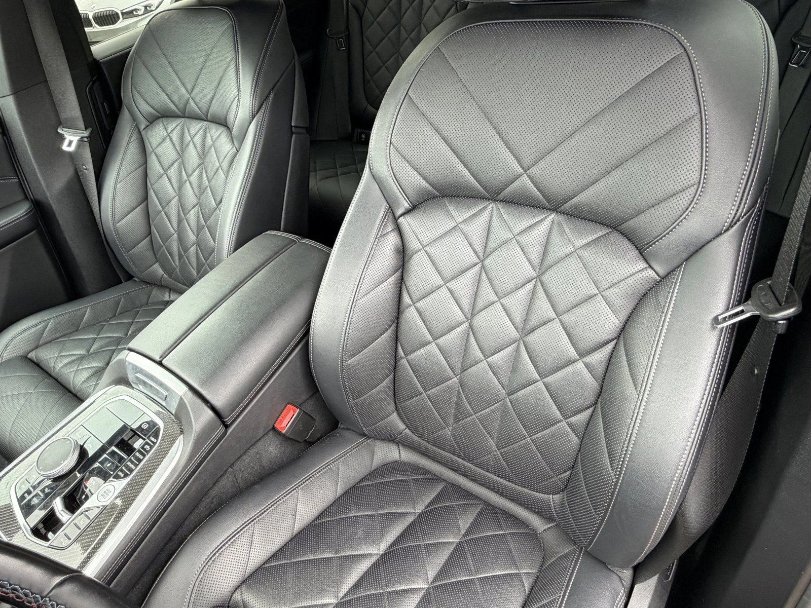 Used 2024 Brooklyn Grey Metallic BMW M60i image 25