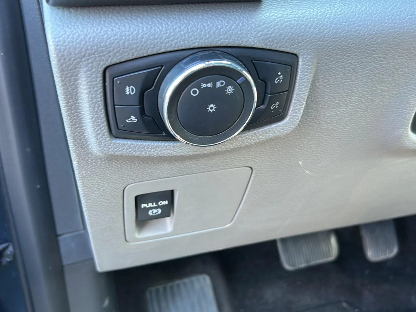 Used 2015 Blue Jeans Metallic Ford XLT image 10