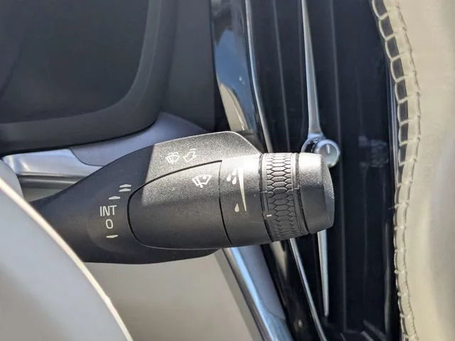 Used 2019  Volvo Momentum image 27