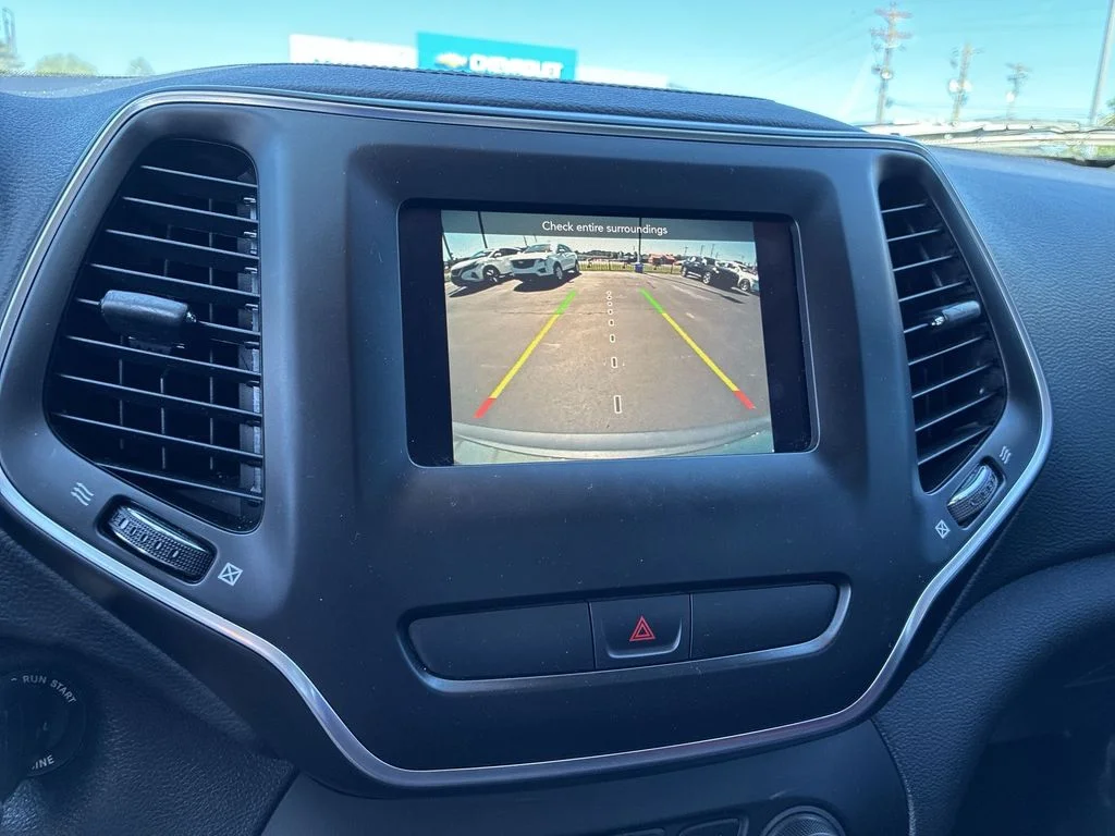 Used 2020 Green Jeep Latitude image 16