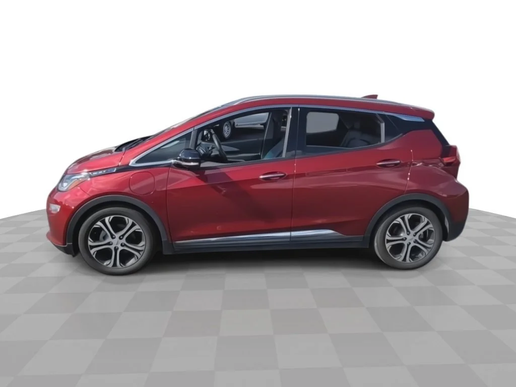 Certified Used 2017 Includes (TUS) Black grille. Chevrolet Premier image 5