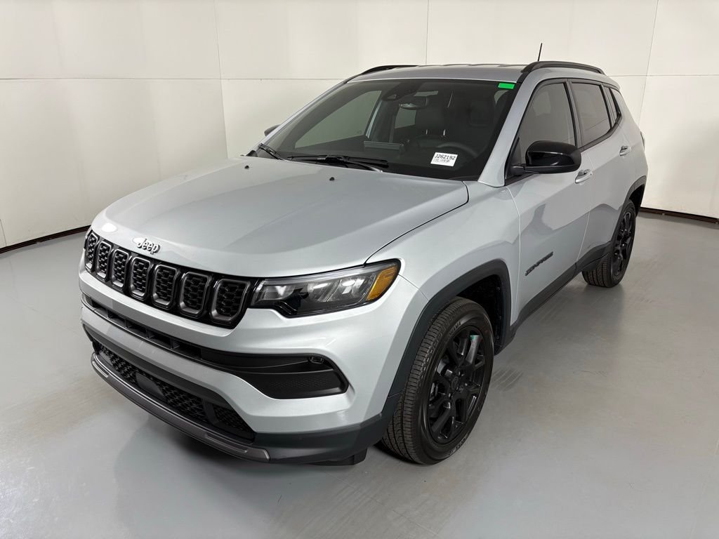 New 2026 Silver Zynith Metallic Clearcoat Jeep Latitude image 4