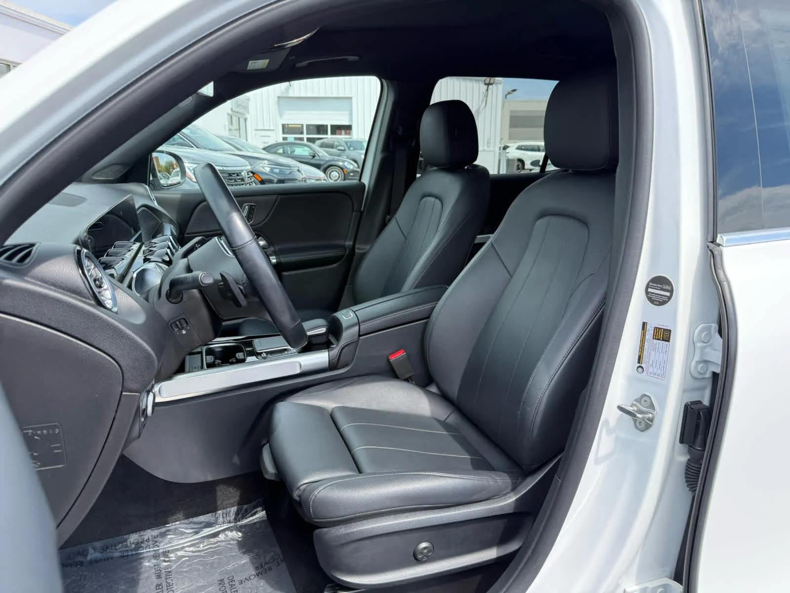 Used 2023 Polar White Mercedes-Benz GLB 250 image 19