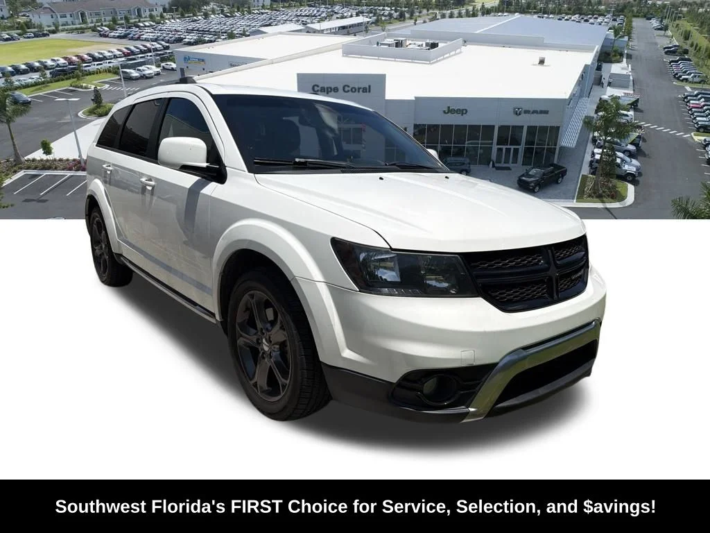 Used 2015 White Dodge Crossroad image 2