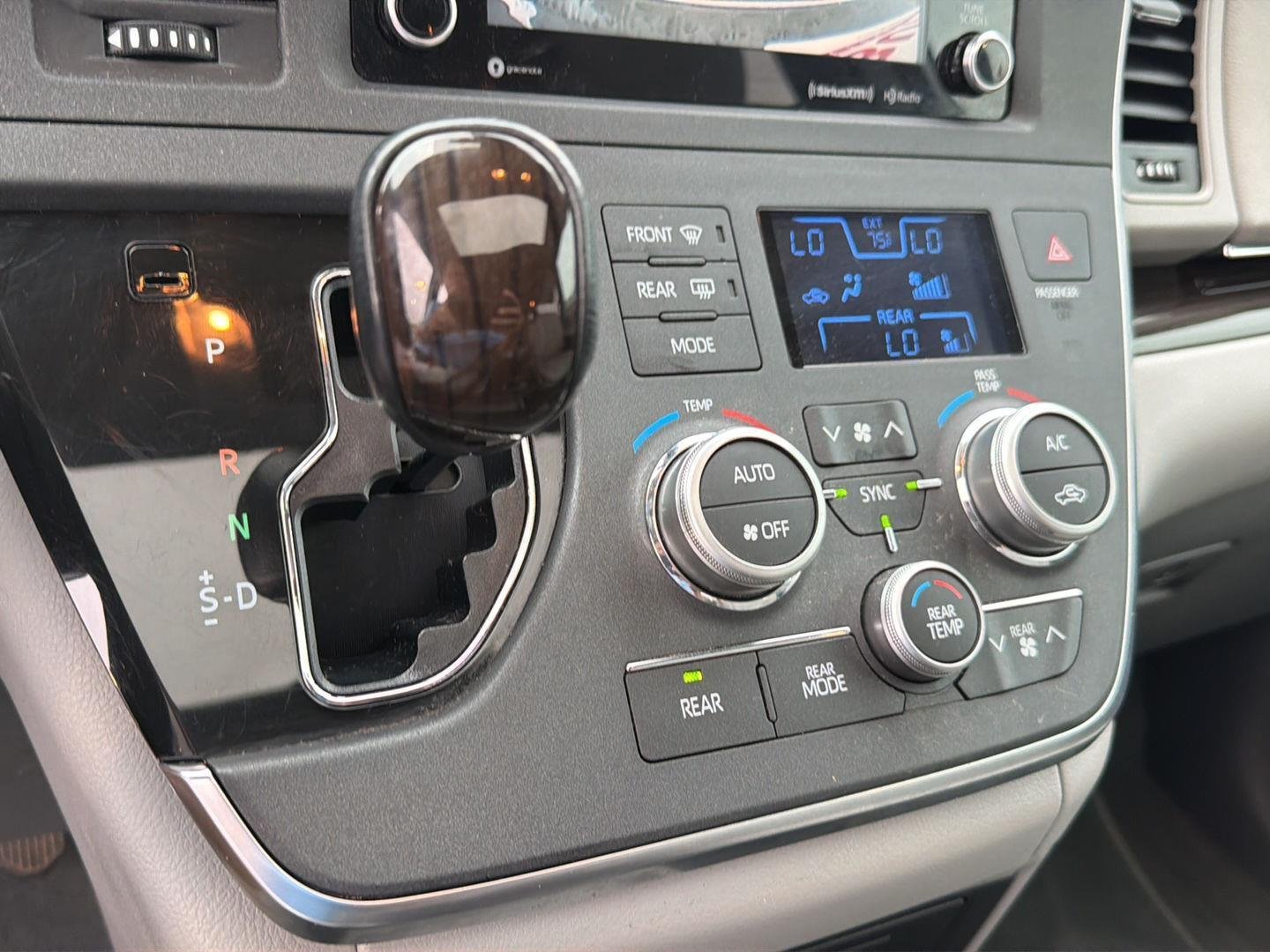 Used 2019 Celestial Silver Metallic Toyota XLE Premium 8-Passenger image 25