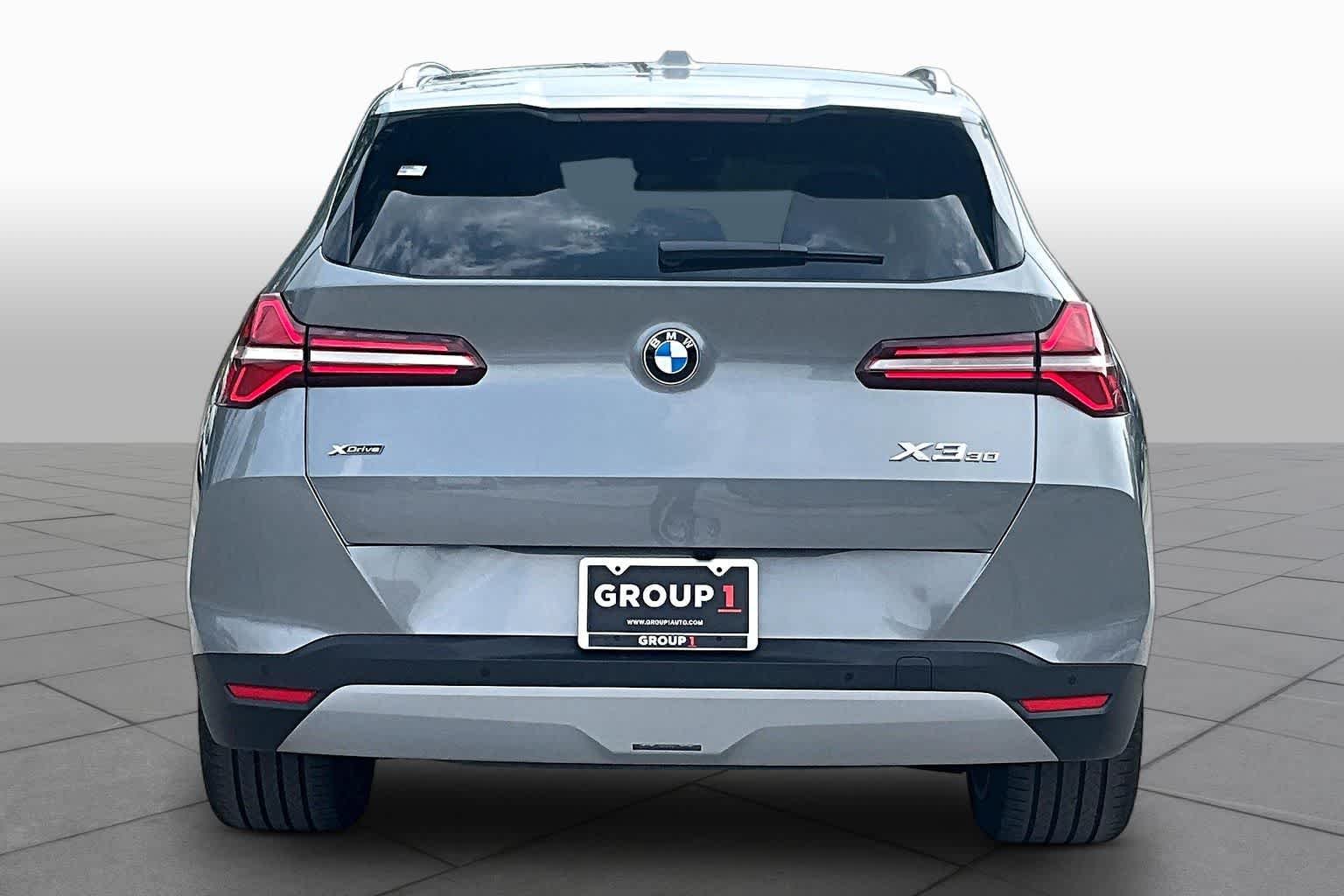 Used 2026 Skyscraper Grey Metallic BMW 30 xDrive image 4