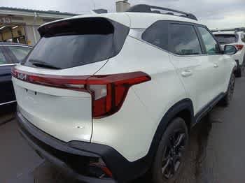Used 2024 Snow White Pearl Kia X-Line image 4
