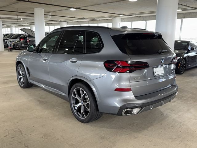 New 2026 Skyscraper Grey Metallic BMW sDrive40i image 5