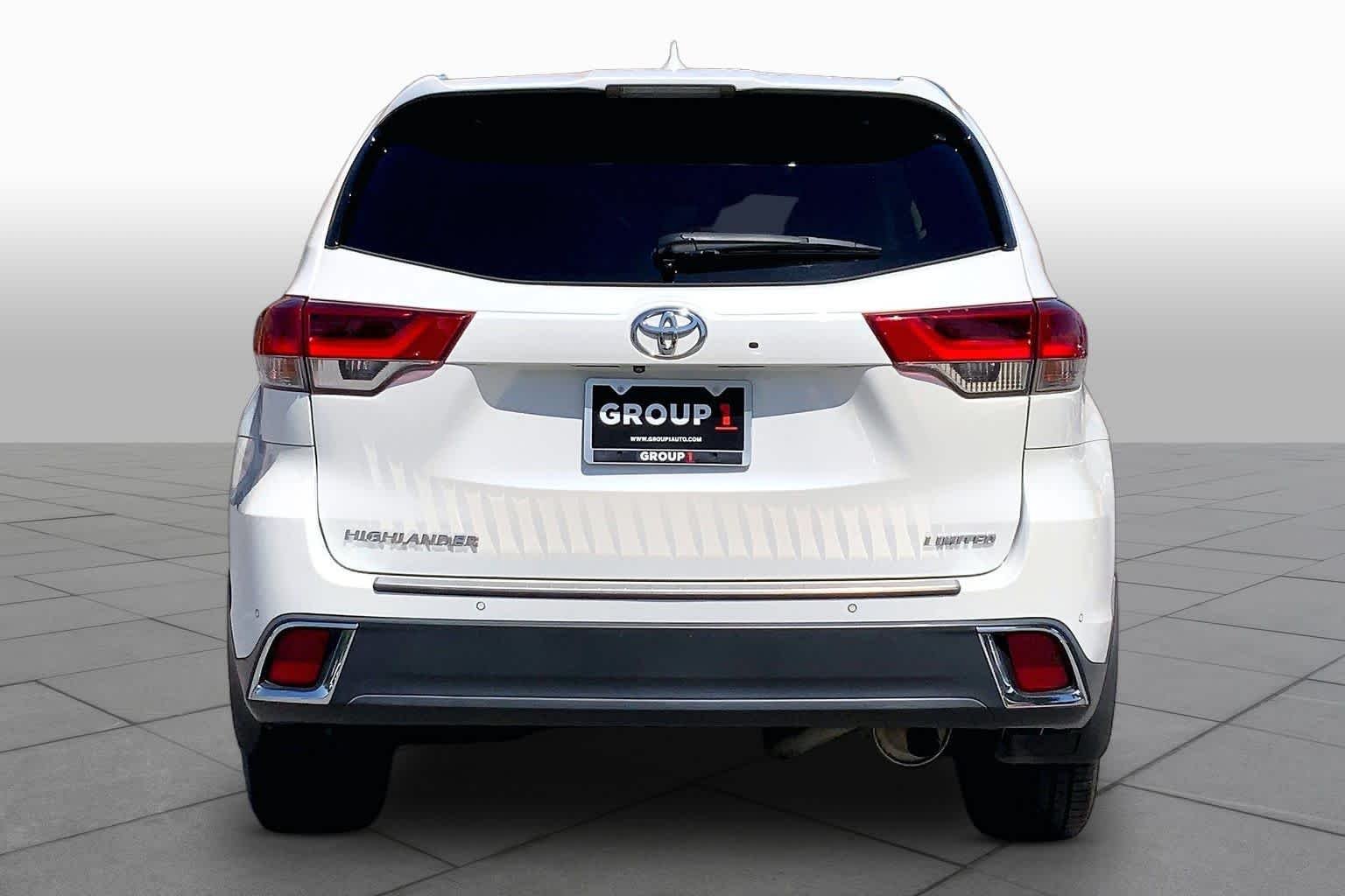 Used 2019 Blizzard Pearl Toyota Limited image 5