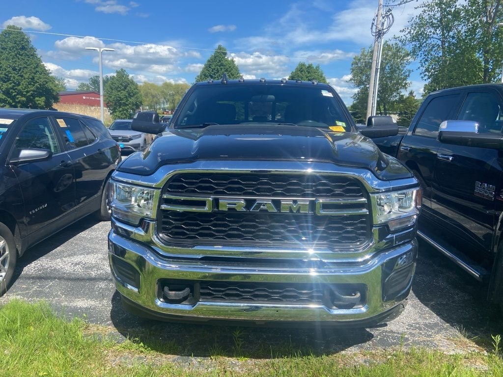 Used 2022 Diamond Black Crystal Pearlcoat Ram Tradesman image 2