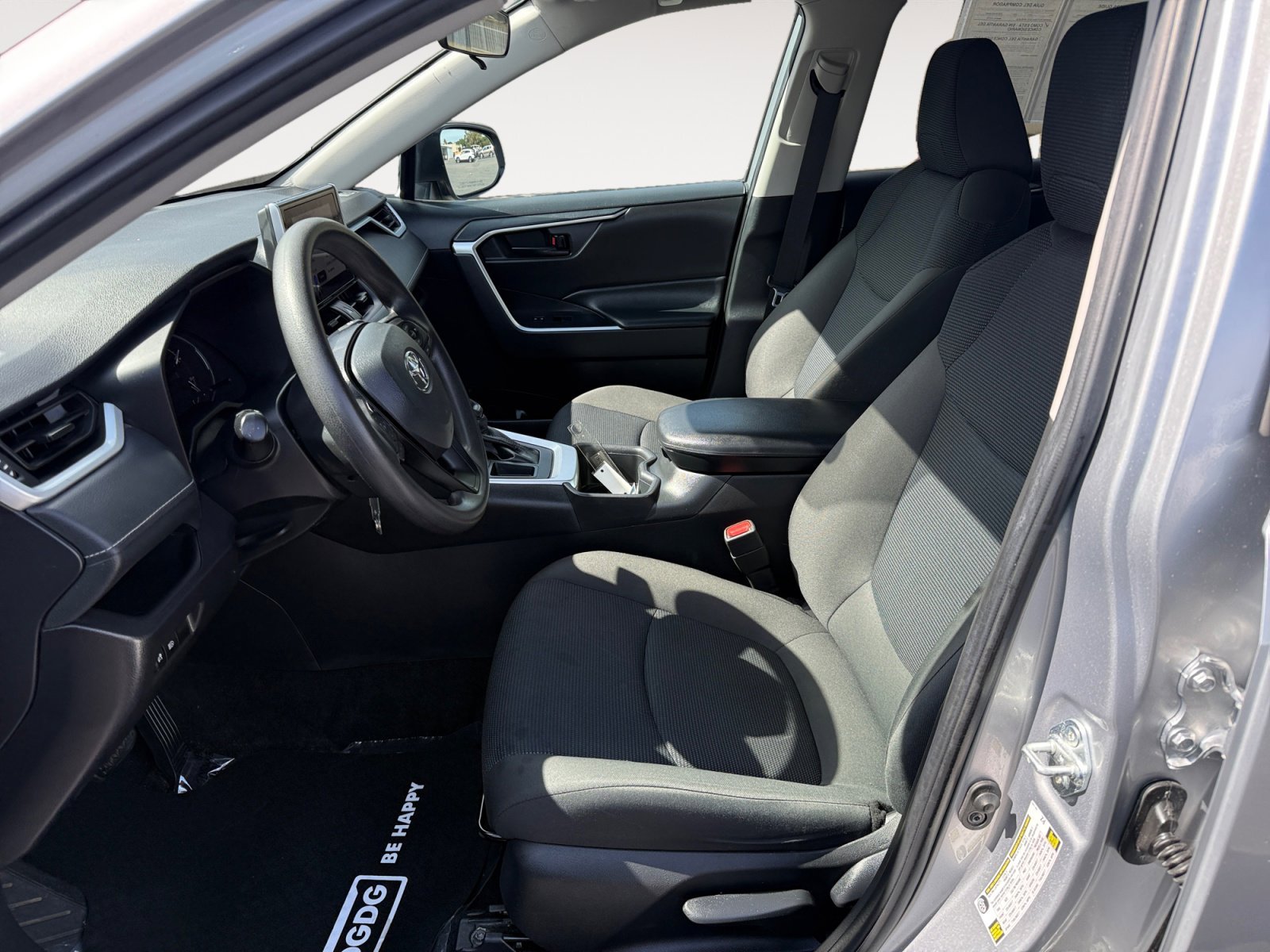 2024 Toyota RAV4 LE - Photo 10