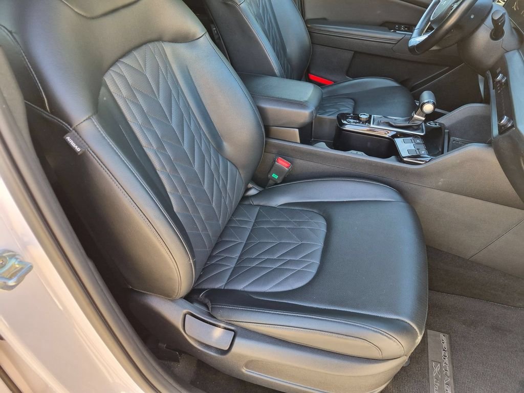 Used 2023 White Kia X-Line image 25