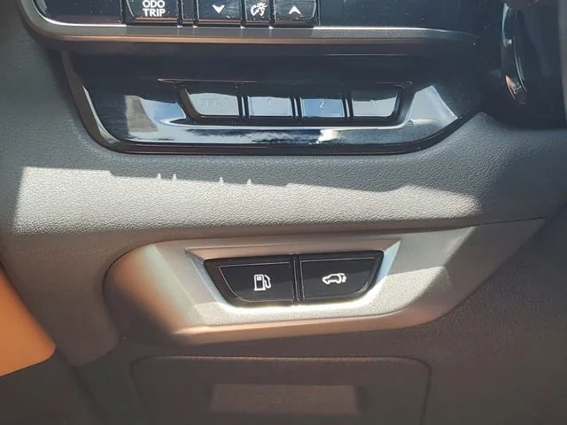 Used 2023 Iridium Lexus RX 350h image 21