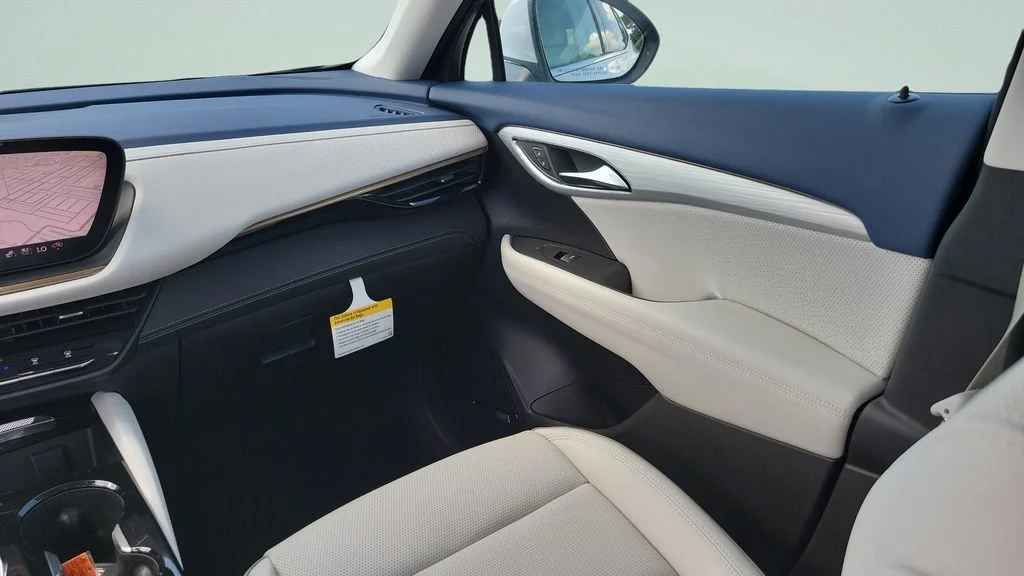 New 2026 Iridescent White Tricoat Buick Avenir image 17