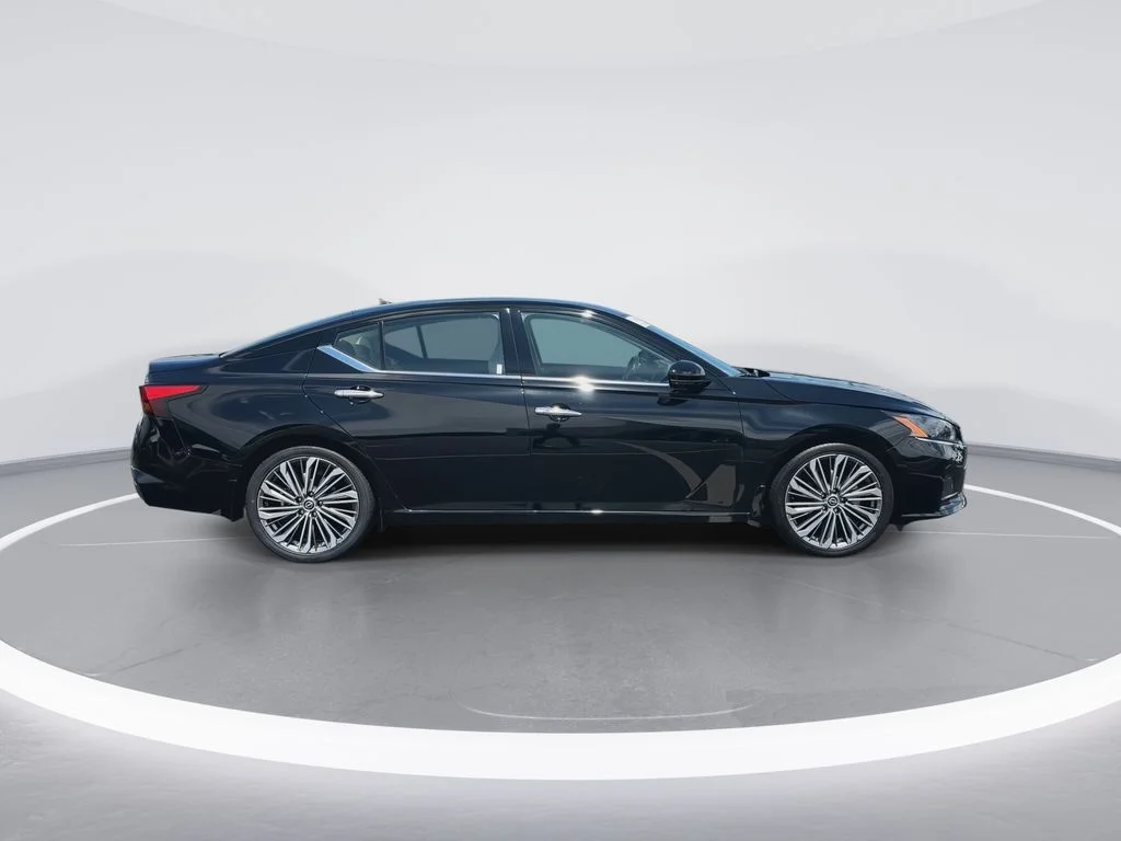 Used 2024 Black Nissan 2.5 SL image 9