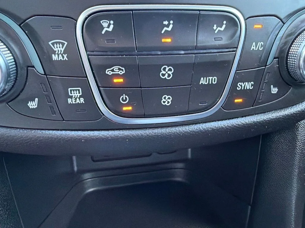 Used 2024 Summit White Chevrolet LT image 21