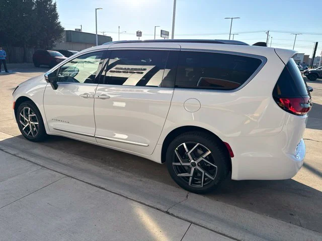 New 2027 White Chrysler Pinnacle image 6