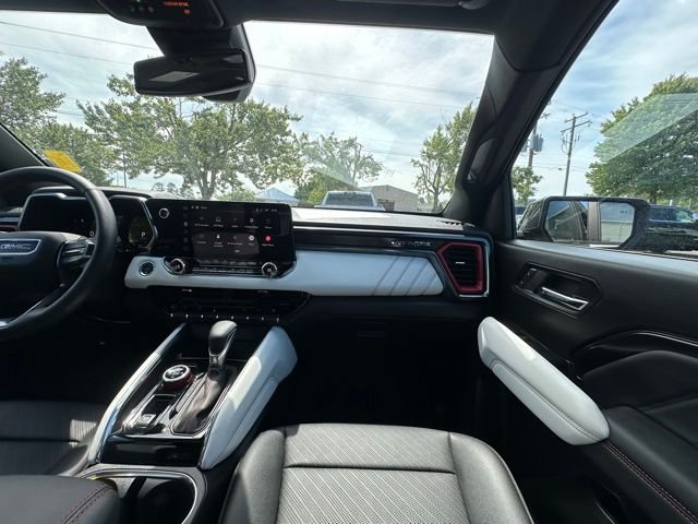 Used 2025 Silver GMC AT4 image 28