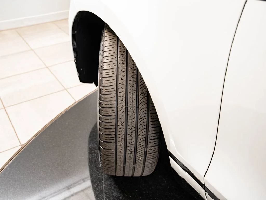 Used 2023 Fuji White Land Rover R-Dynamic S MHEV image 50