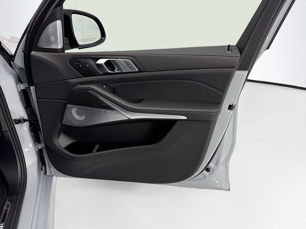 New 2027 Gray Metallic BMW M60i image 24