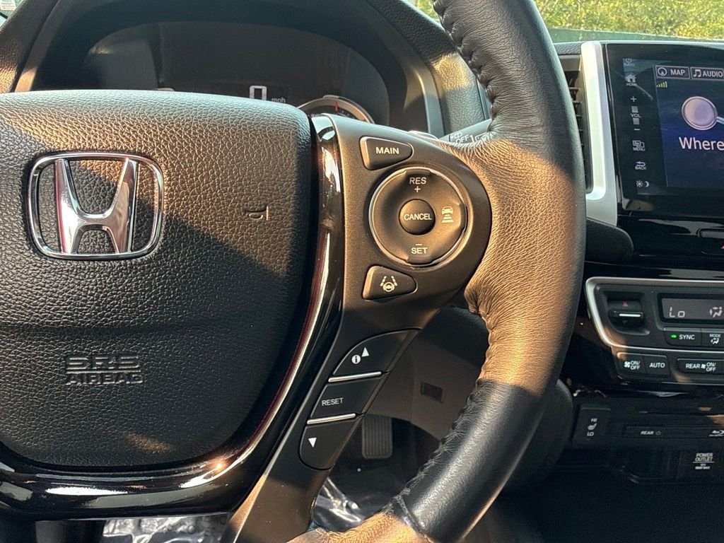 Used 2017 Crystal Black Pearl Honda Touring image 12